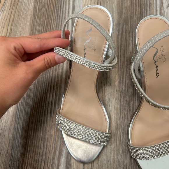 ⭐️Touch of Nina sliver heels size 7.5 ⭐️ - Picture 4 of 8